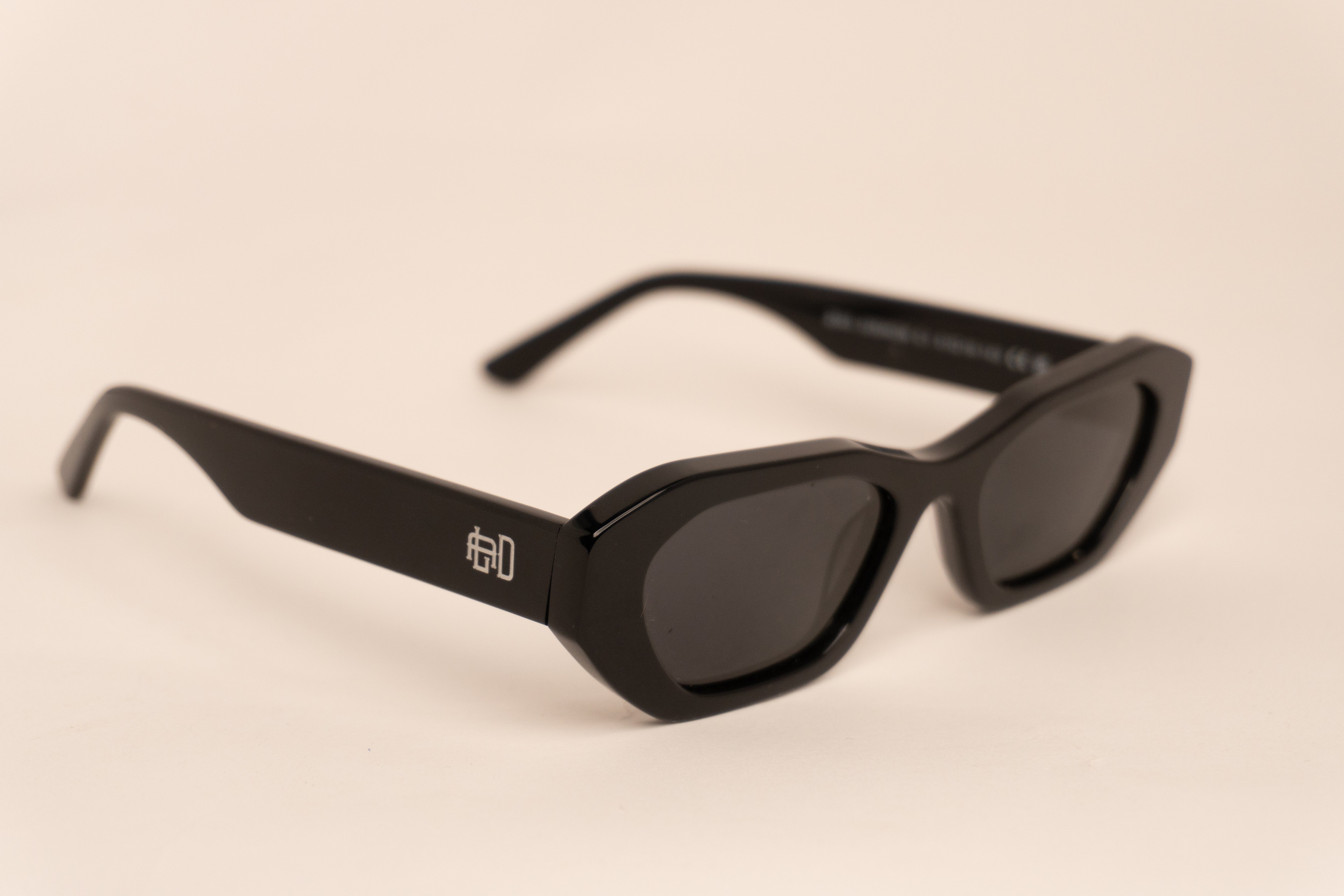 SHADES | 02